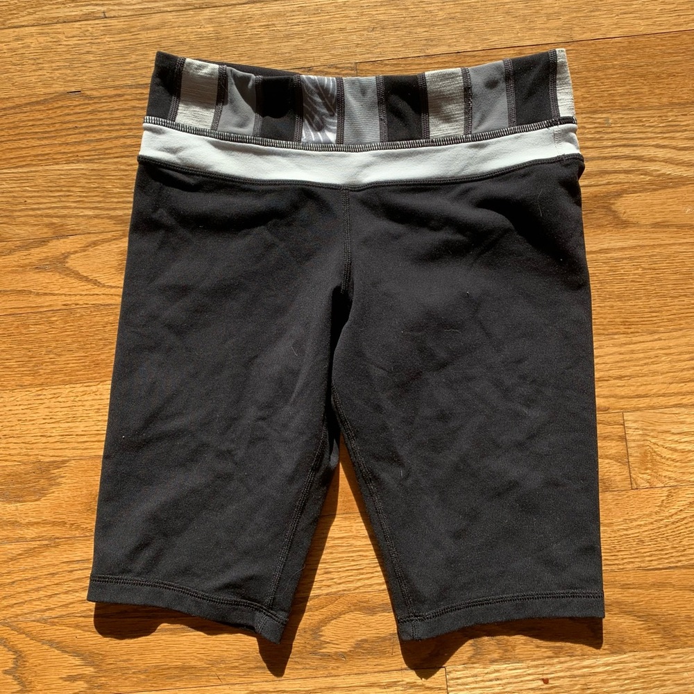 Lululemons biker shorts, regular waist